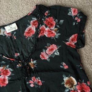 Adorable Pins & Needles Floral Top